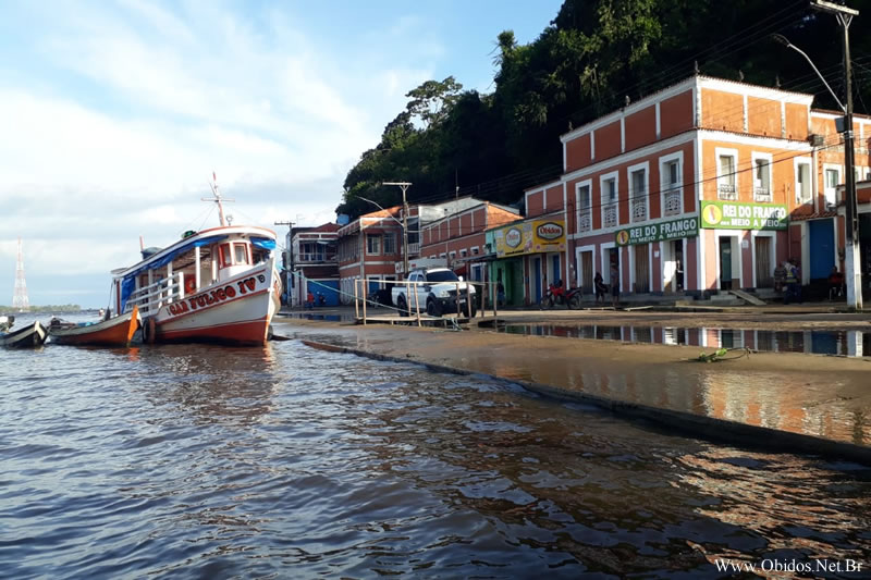 Em Óbidos, as águas do Rio Amazonas recuam e chegam a marca de 8,23m